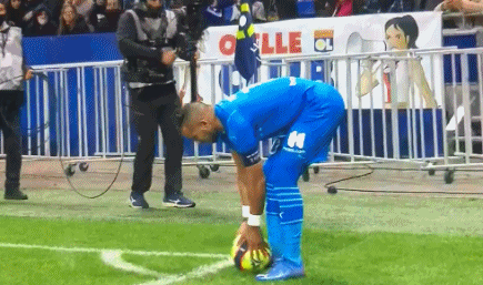 足球中超争冠球队连续丢分，冠军悬念陡增