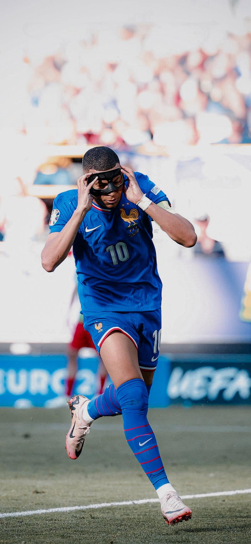 博主：国足选帅名单已上报，竞争主要在邵佳一和李国旭间展开（博主称国足主帅候选名单已提交，邵佳一与李国旭成为主要竞争焦点）