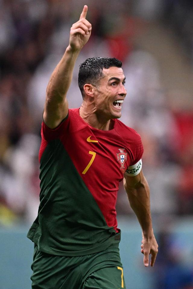 山东泰山稳扎稳打继续高居前列（山东泰山稳步前行，继续位列前茅）