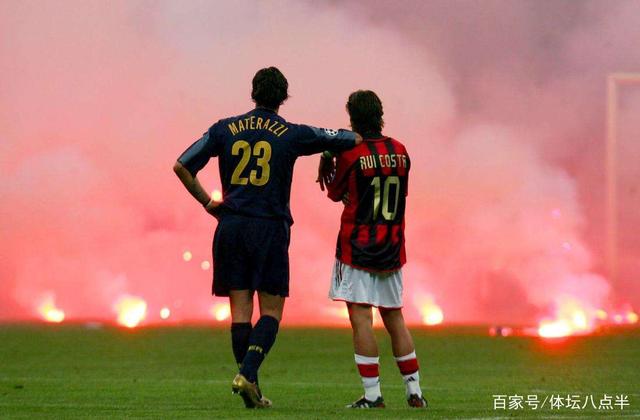 记者：申花队昨天傍晚抵达天津，出征的队伍中没有门将薛庆浩（申花昨傍晚抵津，出征名单未见门将薛庆浩）