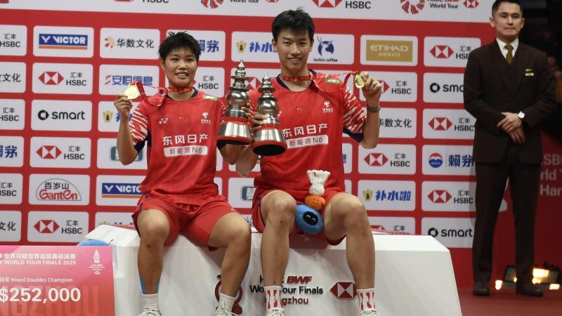 欧文突破防守连续得分（欧文突破防线连连得手）