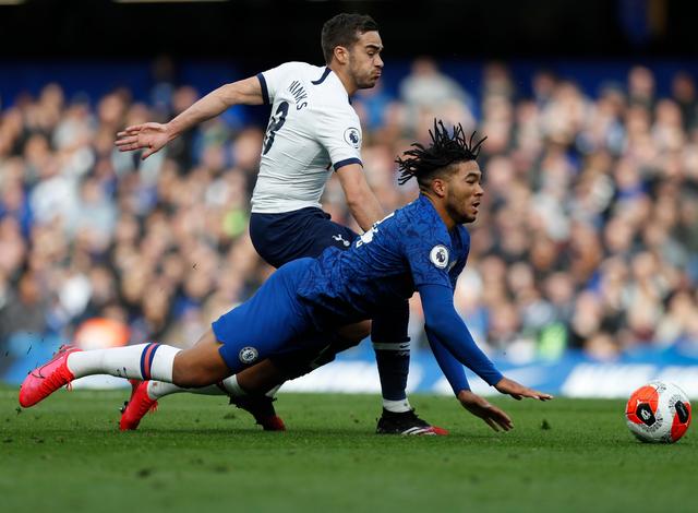 镜报：曼联1月无法召回霍伊伦，那不勒斯有欧冠资格就能买断（镜报：曼联冬窗无法回收霍伊伦，那不勒斯若获欧冠资格即可触发买断）