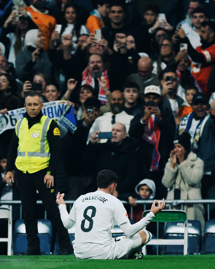 记者：邓卓翔尚未与三镇有进一步沟通，三镇目前也没换帅消息（记者：邓卓翔与三镇暂无进一步沟通，球队暂未有换帅动向）