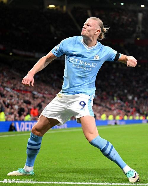 他踢得太聪明了（他踢球太有脑子了）