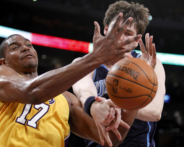 囧叔、孔蒂、斯帅首次同时在意甲执教，孔蒂和斯帅甚至从未交手（囧叔、孔蒂与斯帅首次同在意甲执教，孔蒂与斯帅迄今仍未交锋）