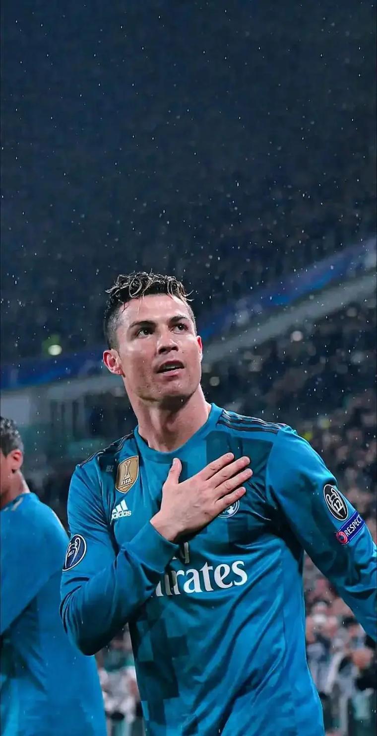 拜仁vs圣保利：凯恩领衔，卡尔、金玟哉、格雷罗首发（拜仁对阵圣保利：凯恩挂帅，卡尔、金玟哉、格雷罗先发出场）