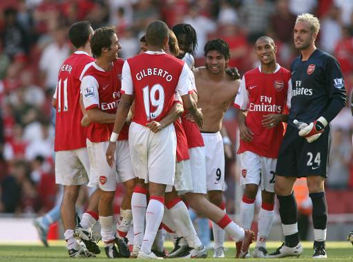 NBA常规赛战报：湖人客场险胜太阳,（NBA常规赛速递：湖人客场惊险击败太阳）