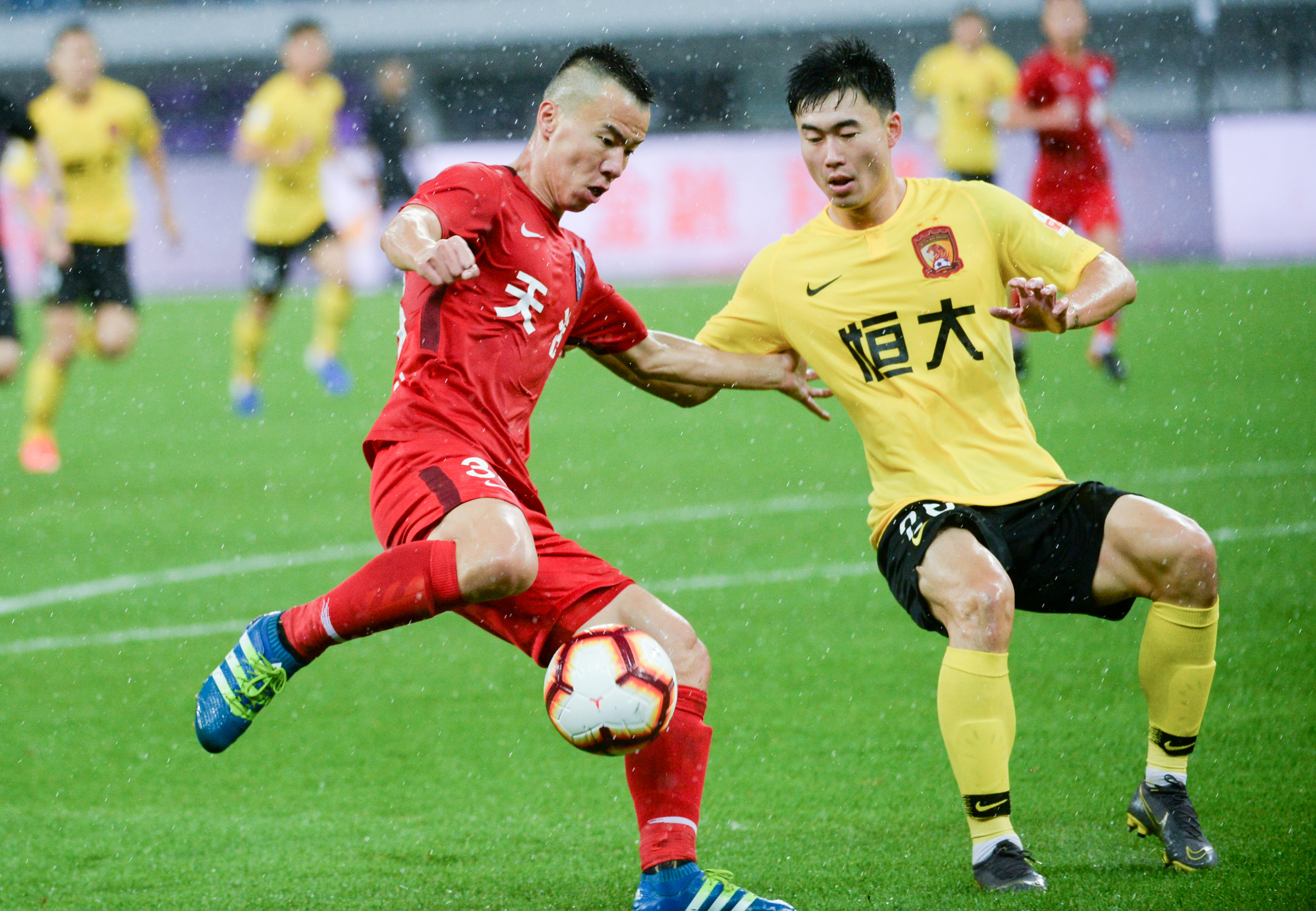 姆卡萨：球队目标就是夺冠，为曼城首秀是值得骄傲的时刻（姆卡萨：球队剑指冠军，曼城处子秀令我自豪）