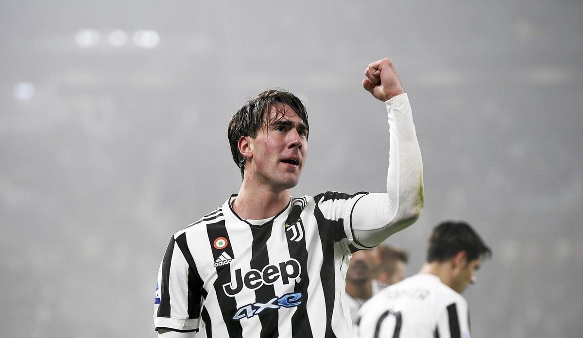 足球意大利名帅重返教练席，引全球媒体关注（意大利足坛名帅回归执教，全球媒体聚焦）