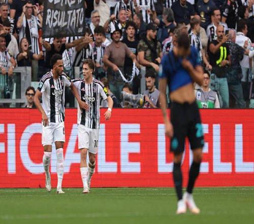 教练当场笑出声（教练现场忍不住笑了）