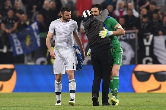 2025赛季中超最佳阵容：法比奥、瓦科领衔，蒋圣龙、朱辰杰入选（中超2025赛季最佳阵容出炉：法比奥、瓦科领衔，蒋圣龙与朱辰杰上榜）