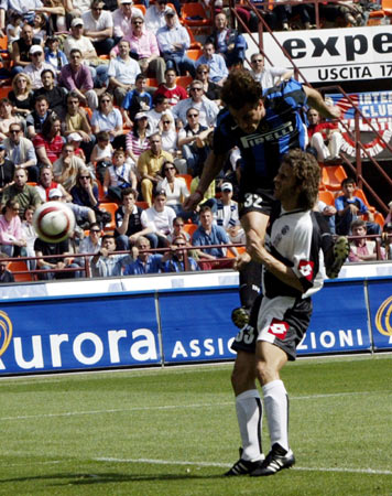 莫耶斯：纽卡防守稳固&反击迅猛，他们确实比埃弗顿强得多（莫耶斯：纽卡后防扎实、反击凌厉，整体实力明显强于埃弗顿）