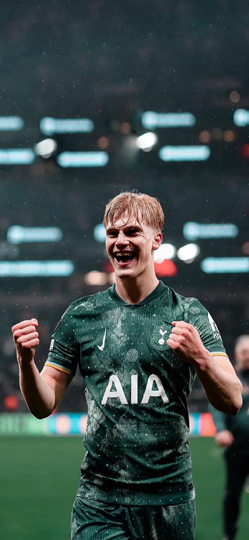 欧冠联赛战术分析：曼联攻防策略（欧冠战术解读：曼联的攻防布局）