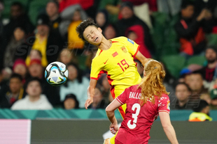 曼联主帅阿莫林迎战伯恩茅斯：老特拉福德能否再现荣耀？（阿莫林率曼联迎战伯恩茅斯：老特拉福德还能重燃辉煌吗？）