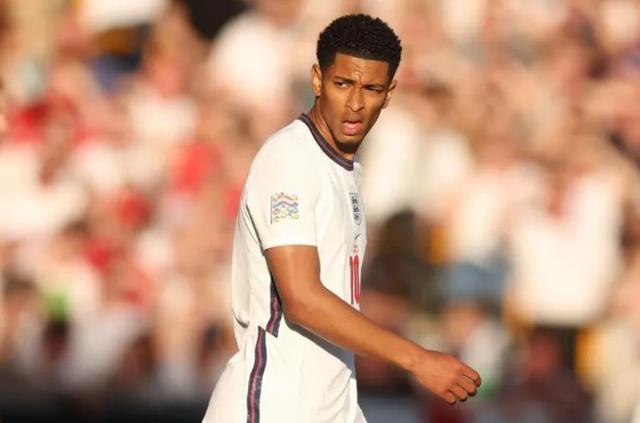 新星闪耀！摩根·罗杰斯破门获名宿称赞，或成三狮军团中场核心（摩根·罗杰斯破门闪光获名宿力赞，有望成为三狮中场核心）