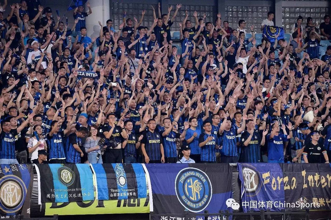 拉菲尼亚安慰弗里克？记者：输切尔西后弗里克感到精疲力竭（记者称：负于切尔西后弗里克疲惫不堪，拉菲尼亚上前安慰）