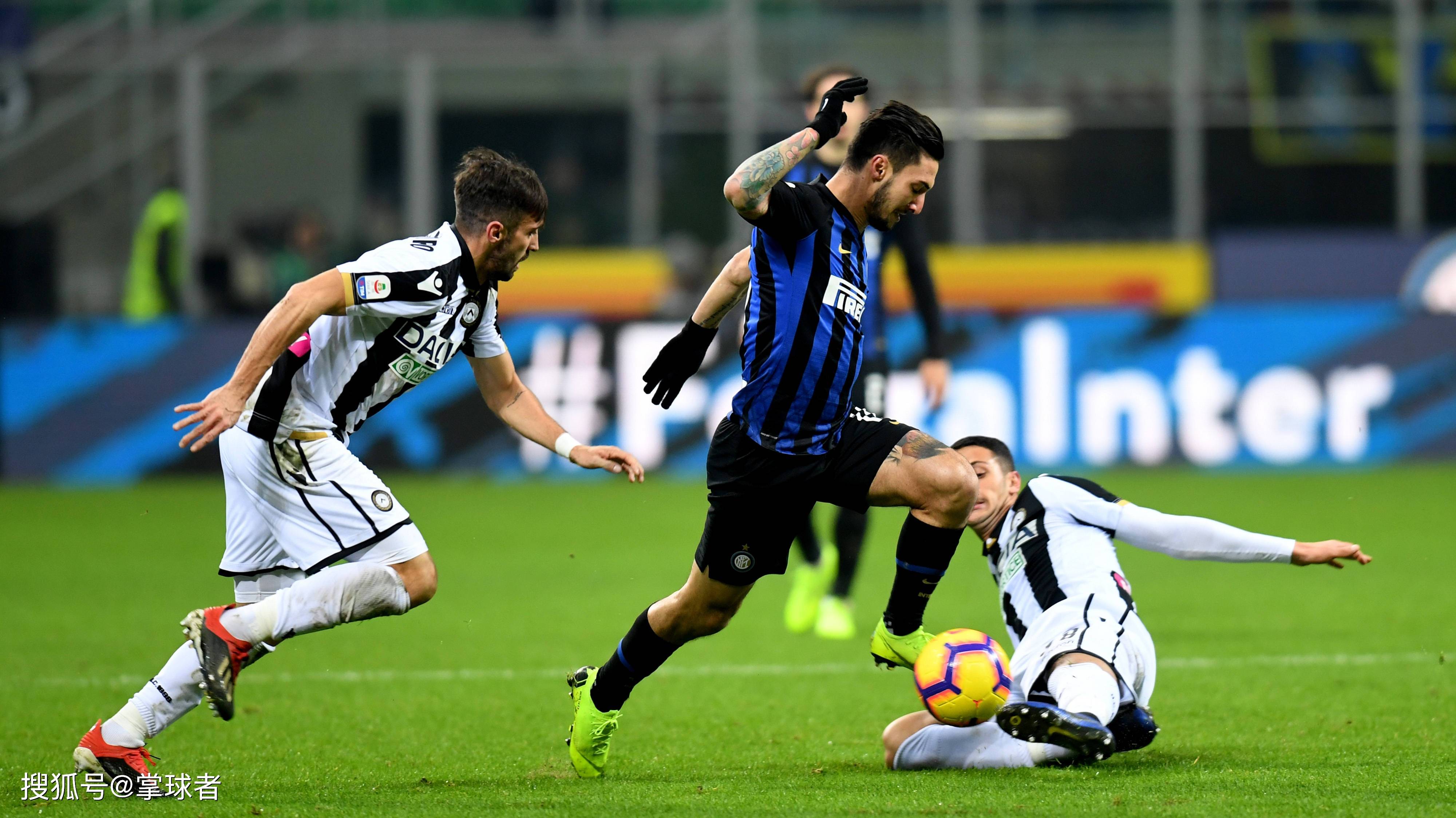 电讯报：萨拉赫吸引多家沙特俱乐部关注，预计下个月正式报价（电讯报：多家沙特球队有意萨拉赫，预计下月递交正式报价）