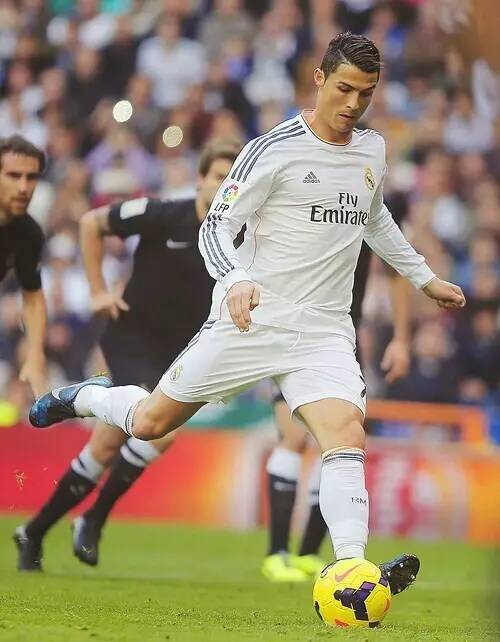 巴黎人报关注蓉城罚单：中国俱乐部因球迷种族歧视对方球员被罚6万欧