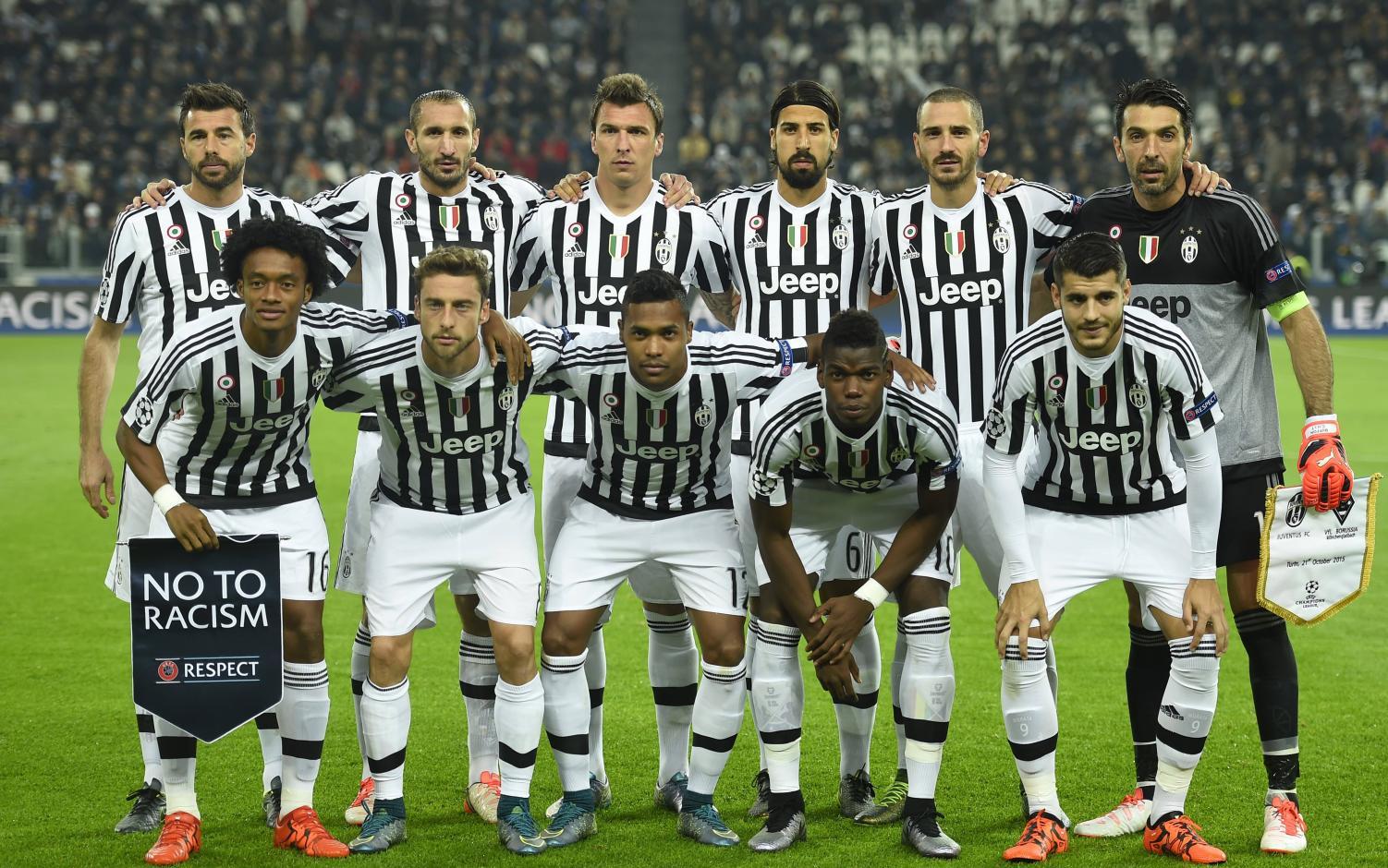 埃泽英格兰队生涯前3进球均为替补打进，为凯恩后第二人