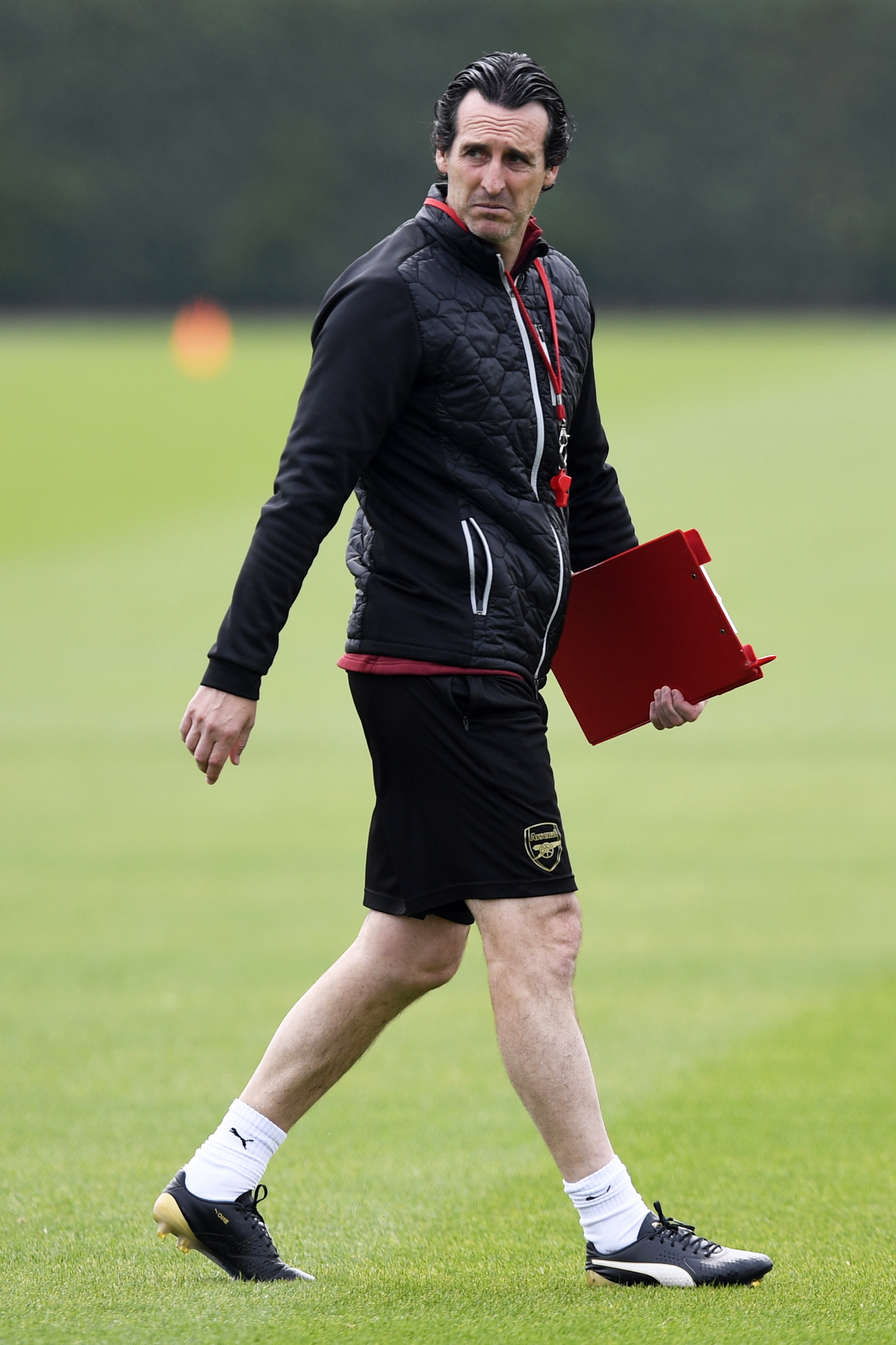 球星用表现撑起一片天（巨星凭实力扛起全场）